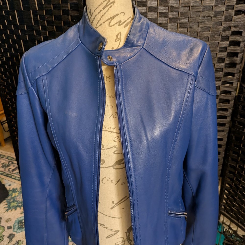 Elegant Women's Blue Leather Jacket